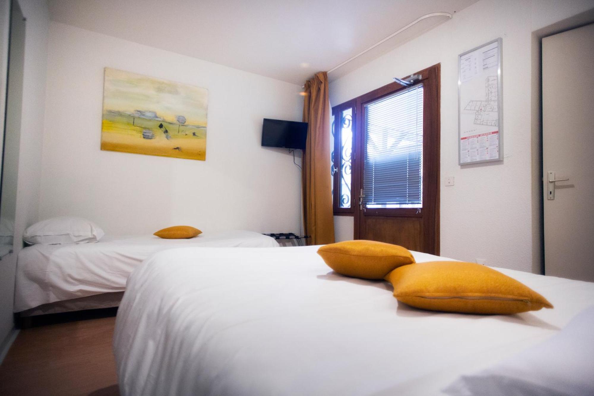 Le Victor Hugo - Hotel Et Restaurant - Logis Hotels Saint-Cere Luaran gambar