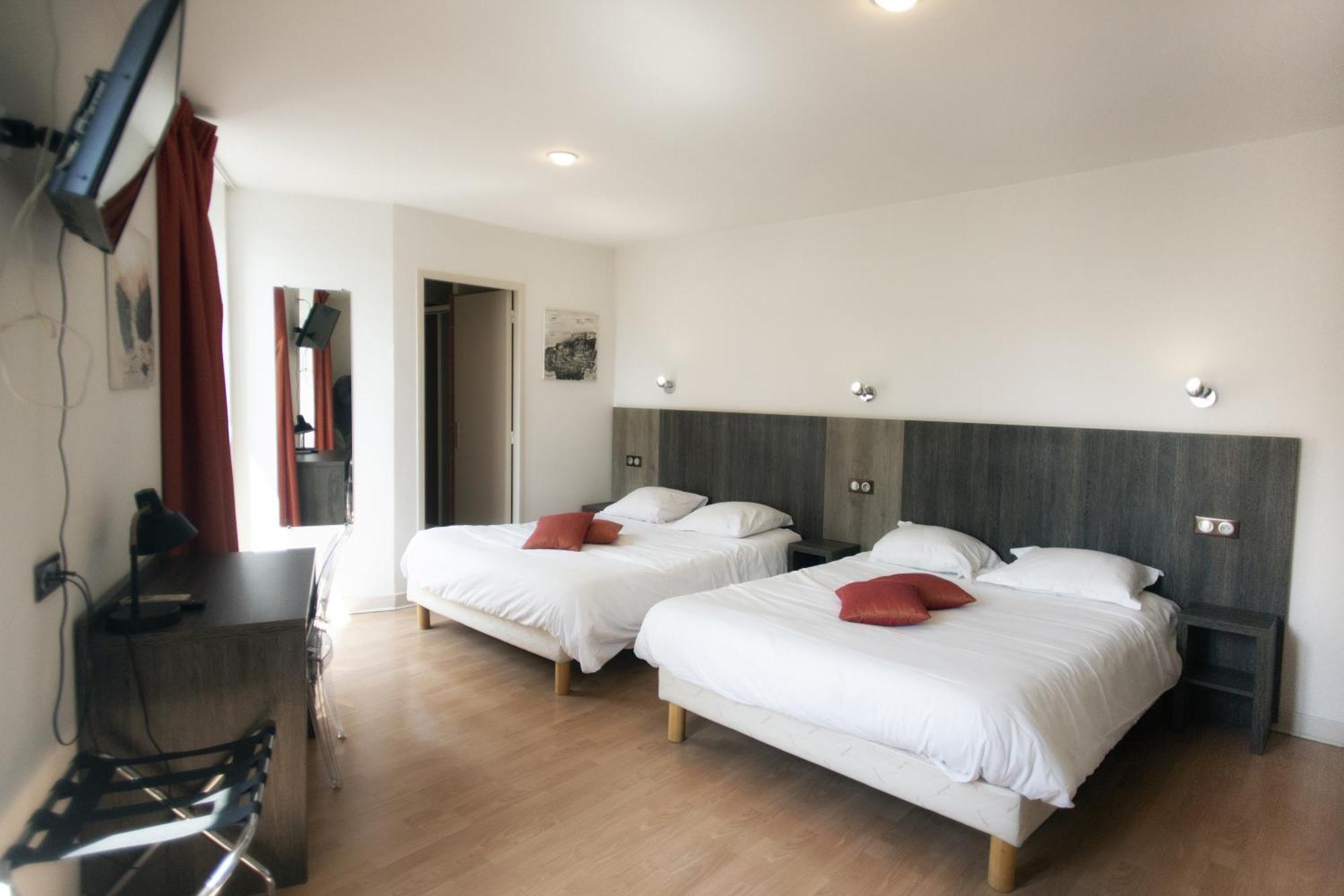 Le Victor Hugo - Hotel Et Restaurant - Logis Hotels Saint-Cere Luaran gambar