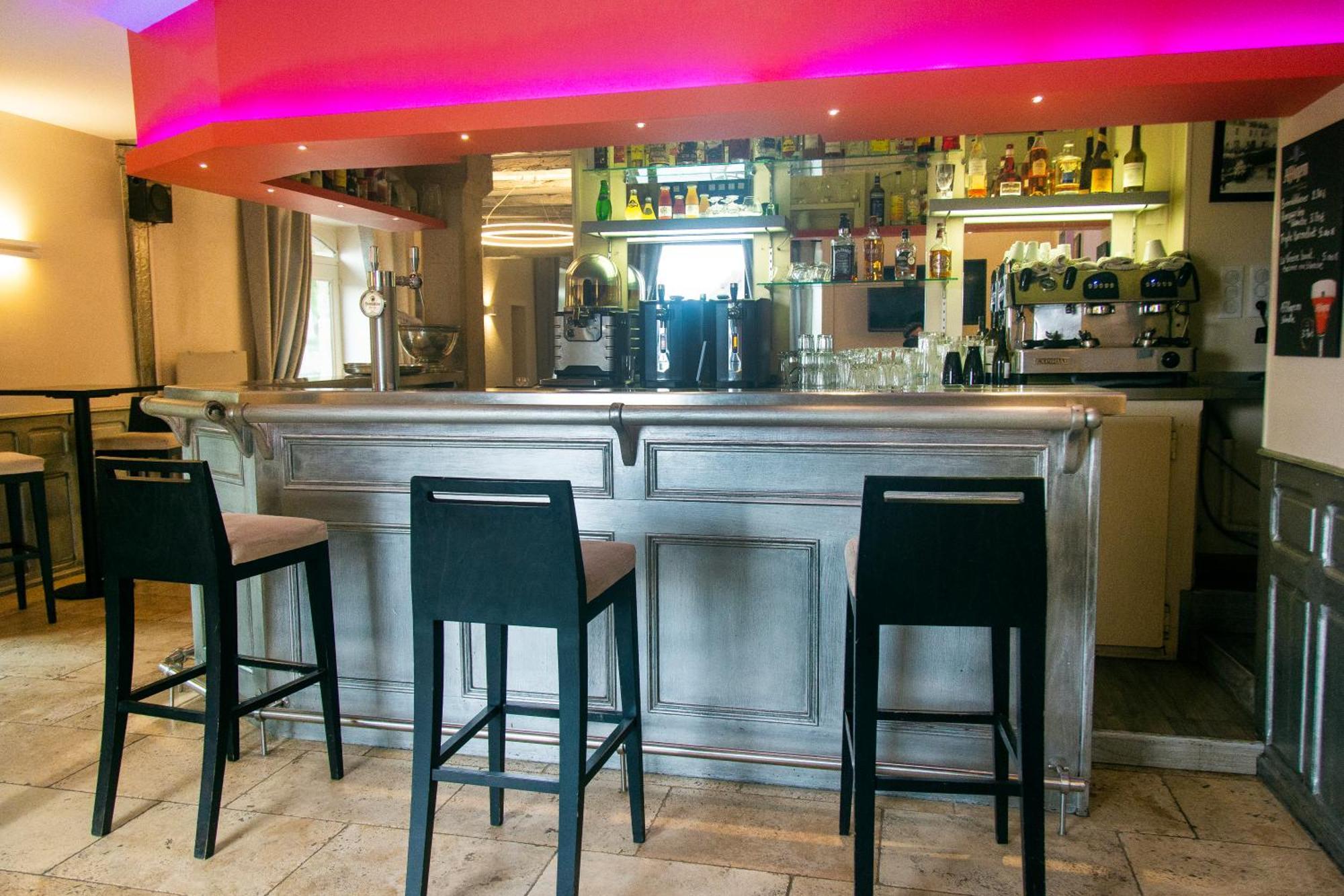 Le Victor Hugo - Hotel Et Restaurant - Logis Hotels Saint-Cere Luaran gambar