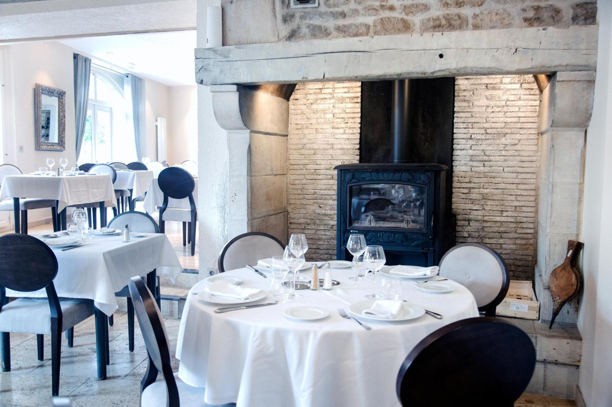 Le Victor Hugo - Hotel Et Restaurant - Logis Hotels Saint-Cere Luaran gambar