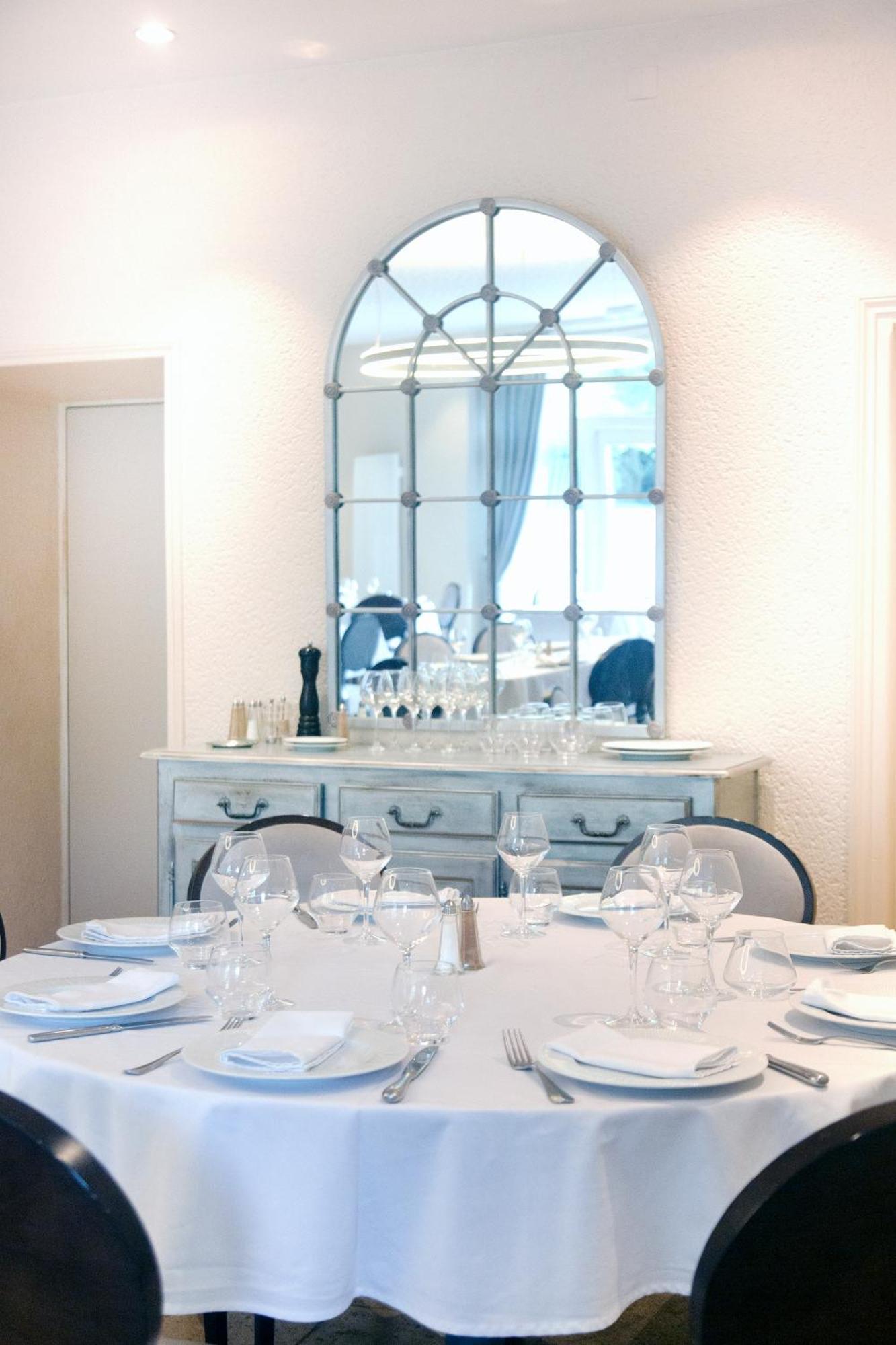 Le Victor Hugo - Hotel Et Restaurant - Logis Hotels Saint-Cere Luaran gambar