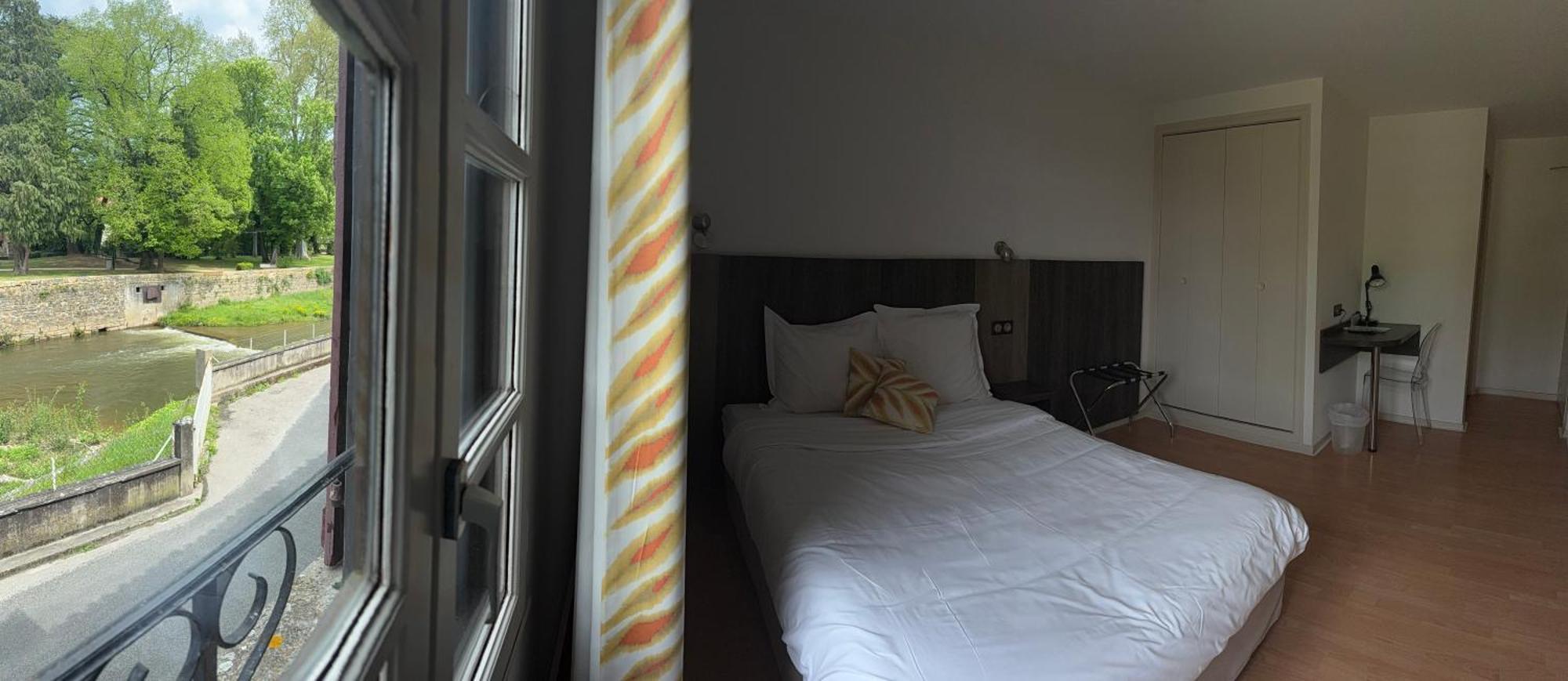 Le Victor Hugo - Hotel Et Restaurant - Logis Hotels Saint-Cere Luaran gambar