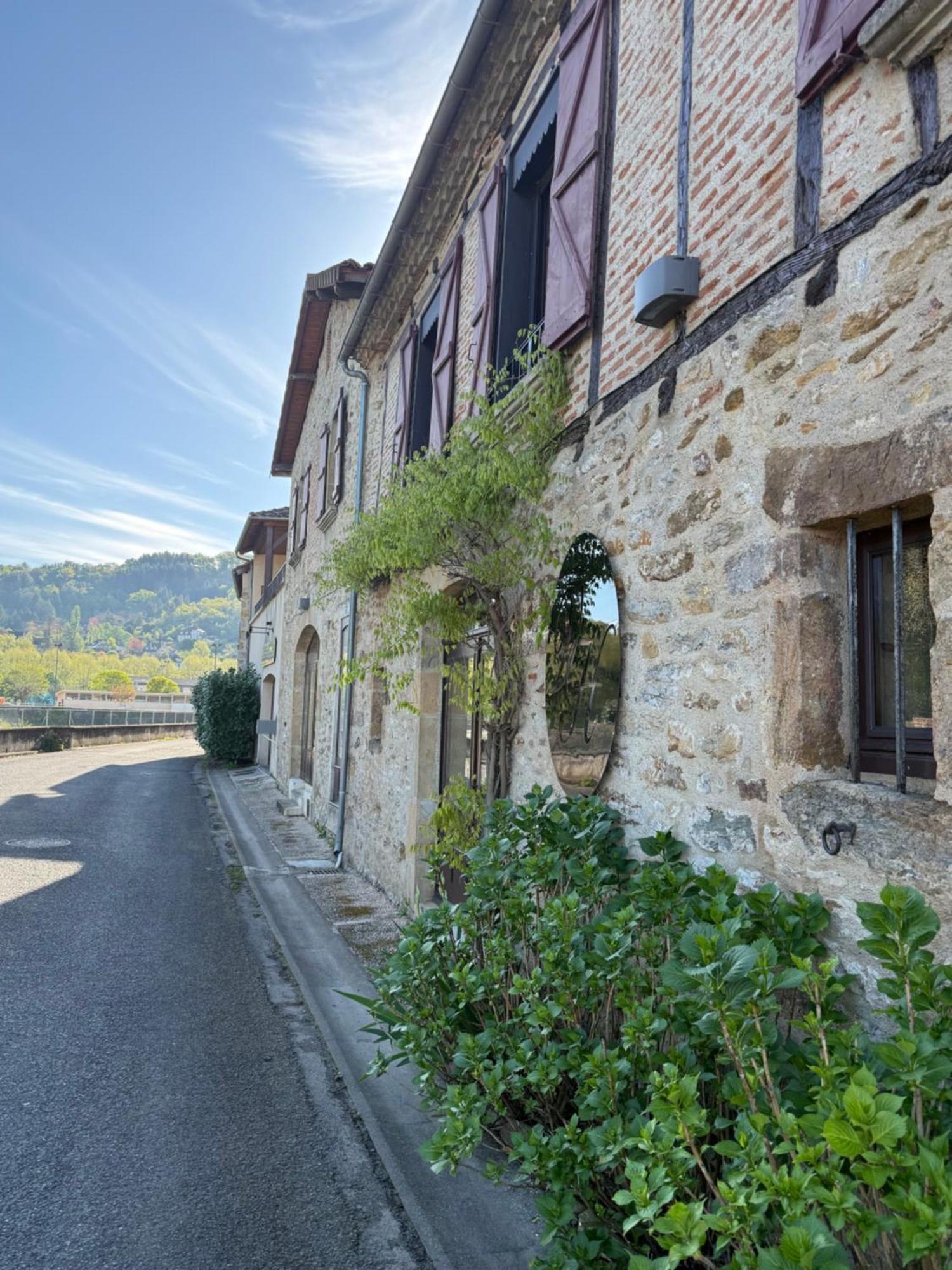 Le Victor Hugo - Hotel Et Restaurant - Logis Hotels Saint-Cere Luaran gambar