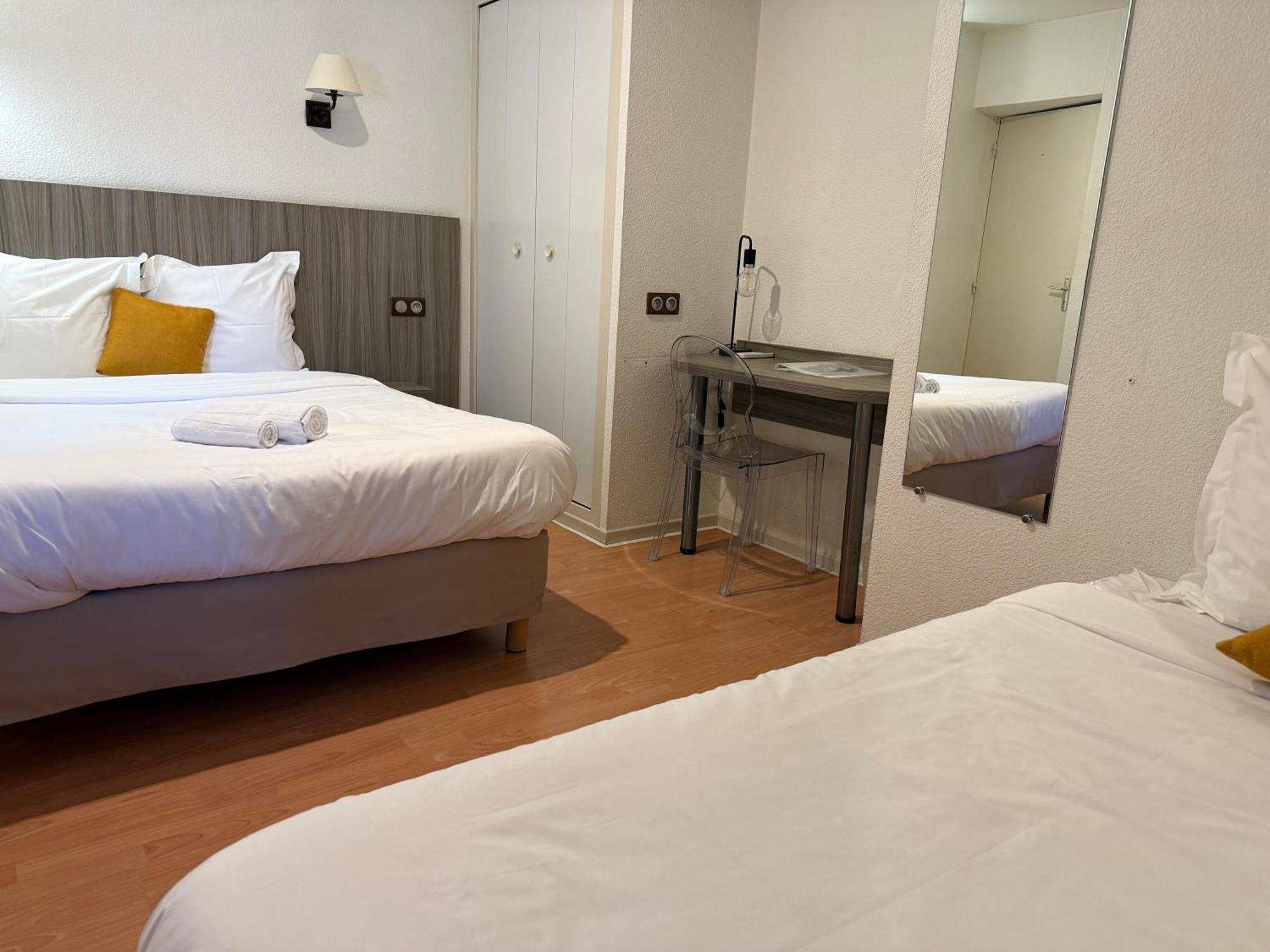 Le Victor Hugo - Hotel Et Restaurant - Logis Hotels Saint-Cere Luaran gambar