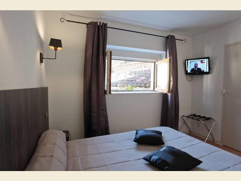 Le Victor Hugo - Hotel Et Restaurant - Logis Hotels Saint-Cere Luaran gambar